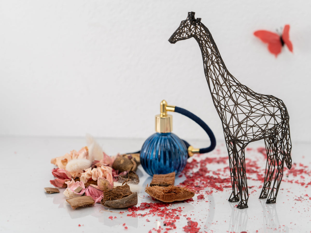 Elegant Giraffe Wireframe Sculpture-2