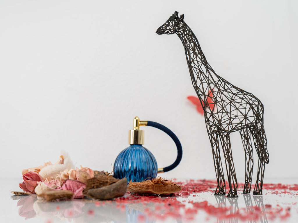 Elegant Giraffe Wireframe Sculpture-4