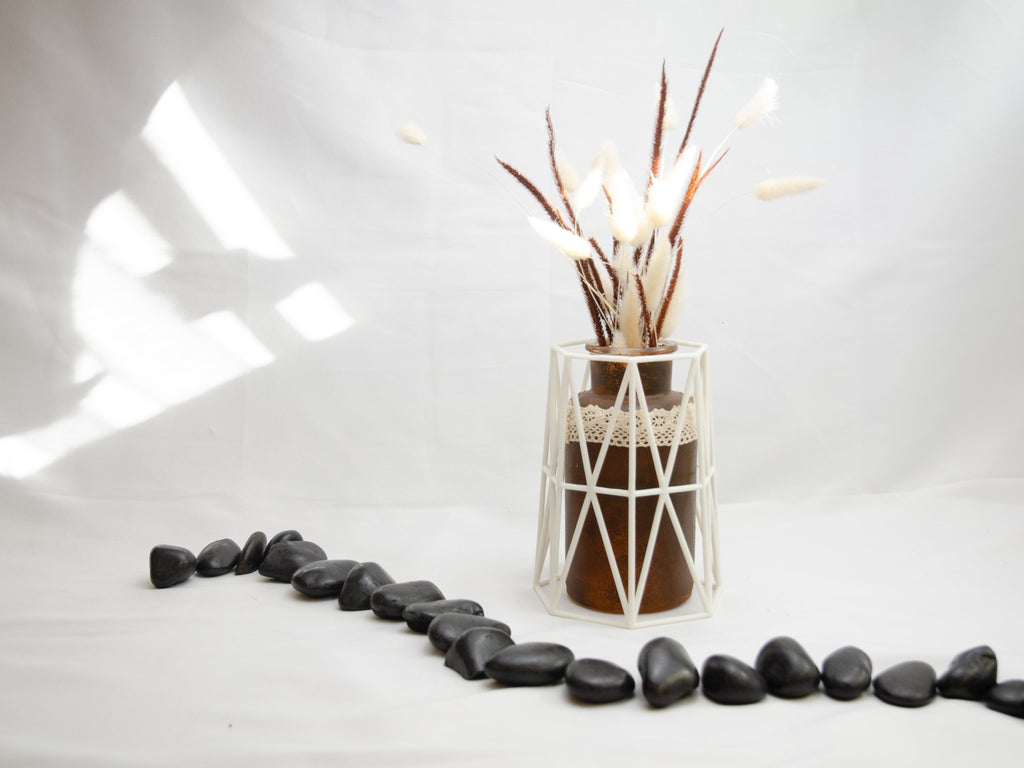 Upright Geometric Wire Vase Cage – Black Design for 10cm Pots & Wedding Table Decor-3