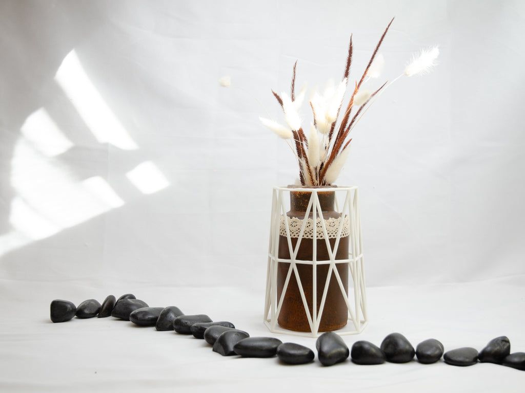 Upright Geometric Wire Vase Cage – Black Design for 10cm Pots & Wedding Table Decor-4