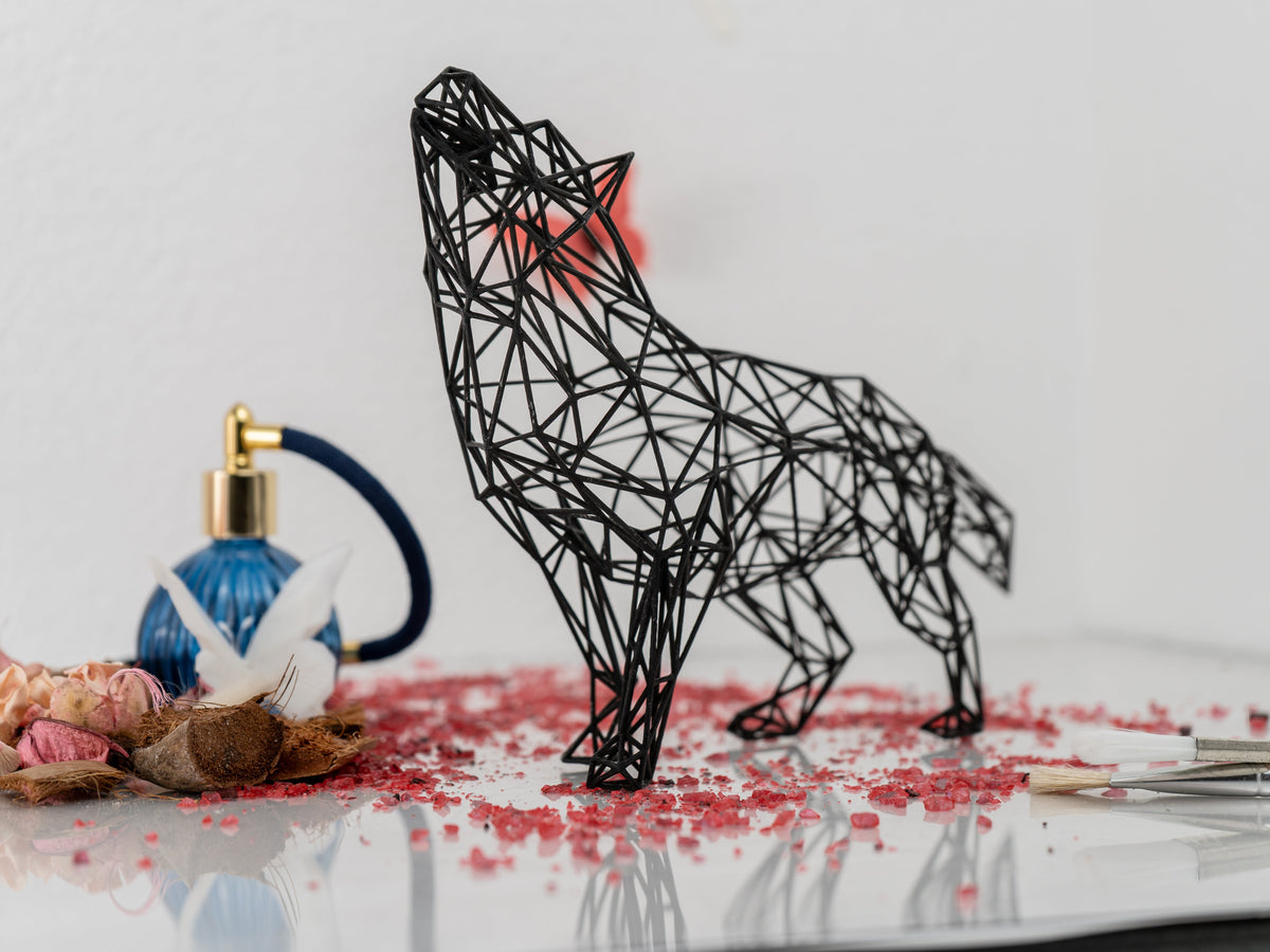 Majestic Modern Wolf Sculpture - 3D Wireframe Resin Art for Home Decor Geometric decor-1